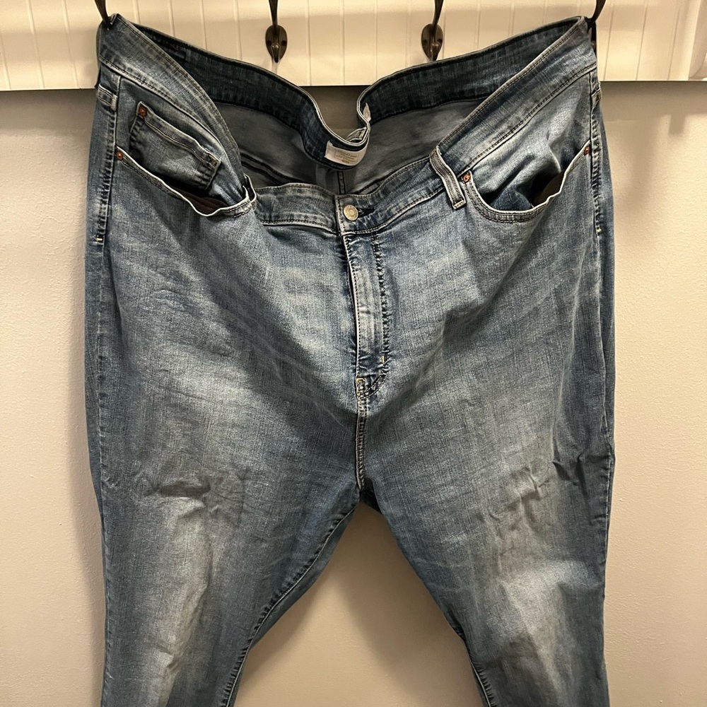 Levi’s Totally Shaping Skinny Jean size 24 W Plus